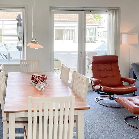 2 Bedroom Awesome In Apartment